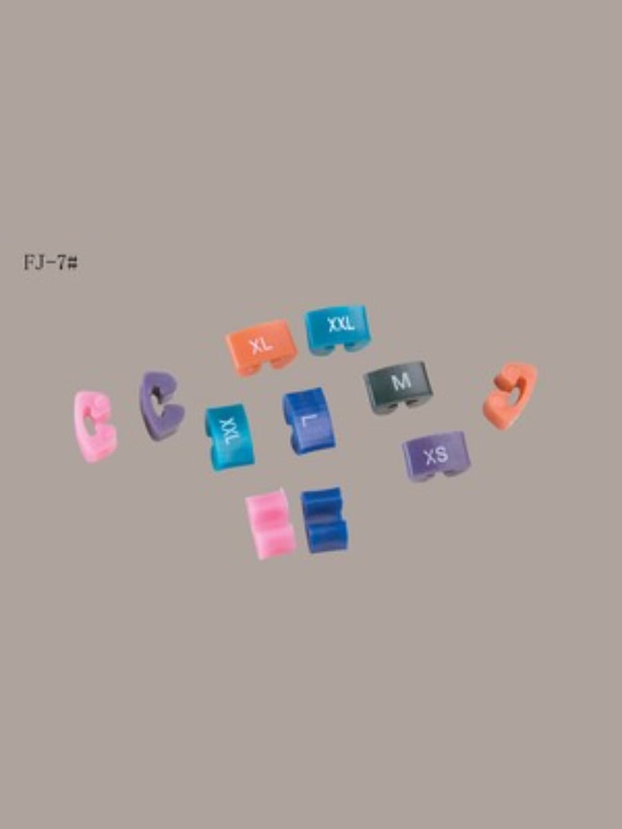 different plastic clothes hanger size markers